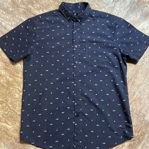 Visive men’s button-down short sleeve shirt. Size L. Blue/shark print.